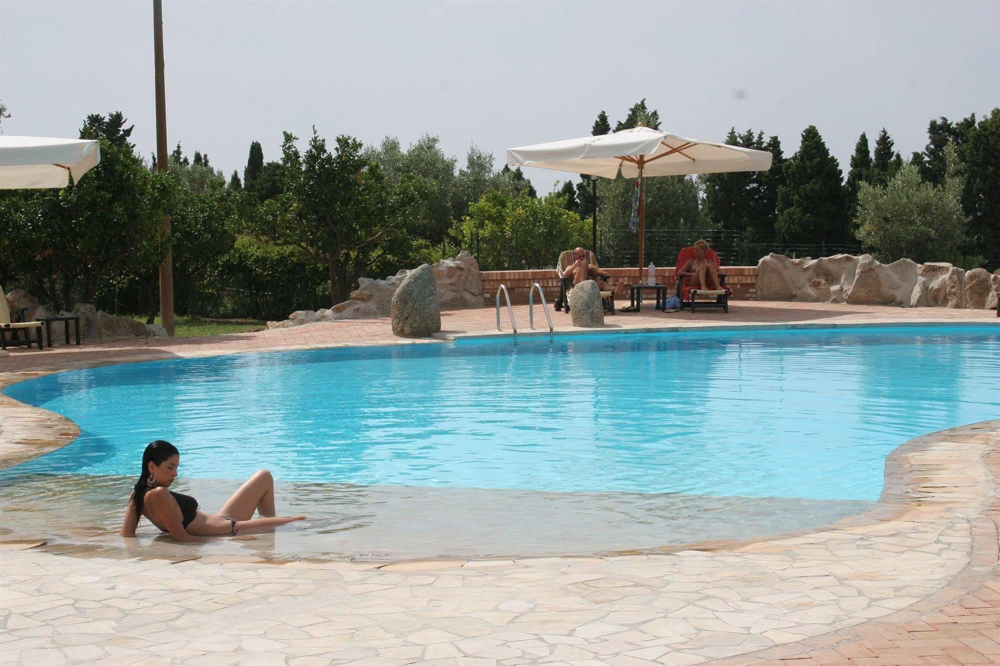 Residenza La Vigna Aparthotel ปาร์เกลียา ภายนอก รูปภาพ