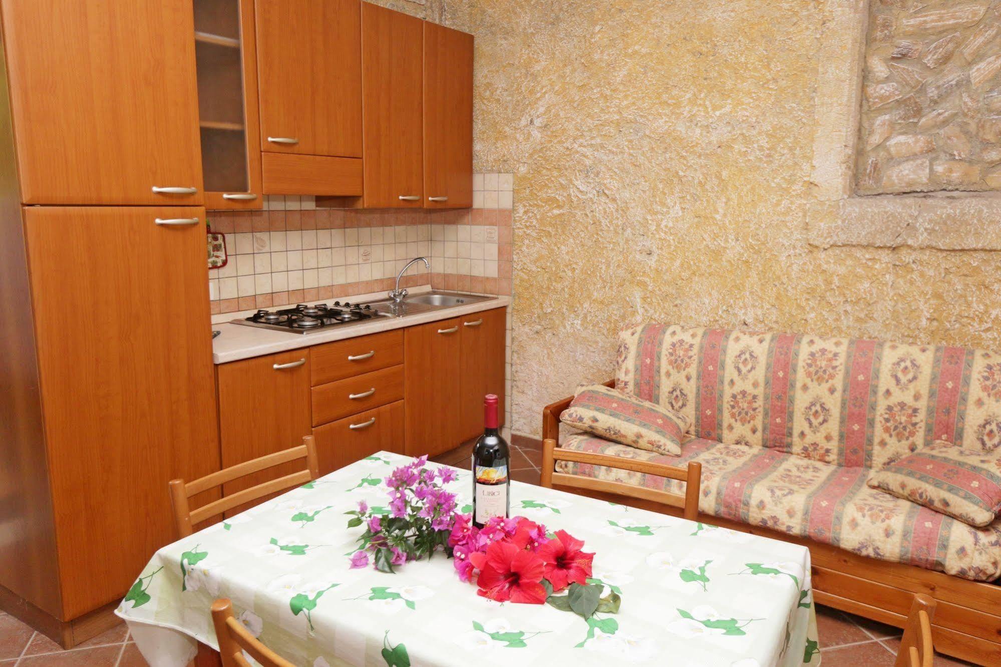 Residenza La Vigna Aparthotel ปาร์เกลียา ภายนอก รูปภาพ