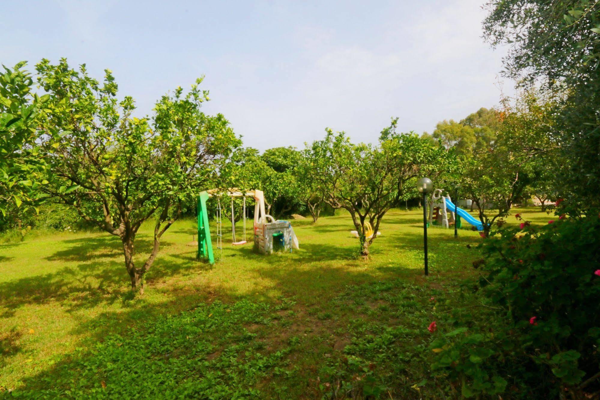 Residenza La Vigna Aparthotel ปาร์เกลียา ภายนอก รูปภาพ